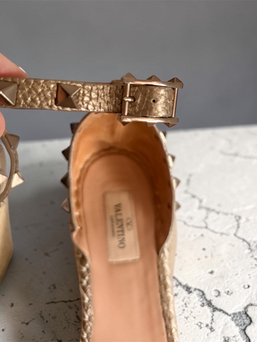 Valentino Garavani Rockstud Gold Espadrille Ankle-Strap Sandals - Picture 3 of 11